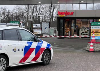 Haarlemse benzinepomp aan A200 overvallen, medewerker bedreigd met mes