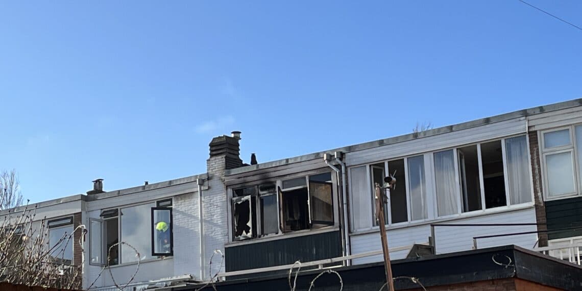 Brand in woning Haarlem-Noord zorgt voor veel schade, één kat overleden