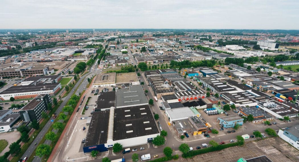 Illegale bewoning en drugs aangetroffen in bedrijventerrein Waarderpolder