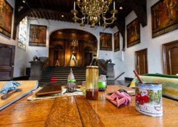 Haarlemse Gravenzaal vol met graven net op tijd klaar voor nieuwe gemeenteraad