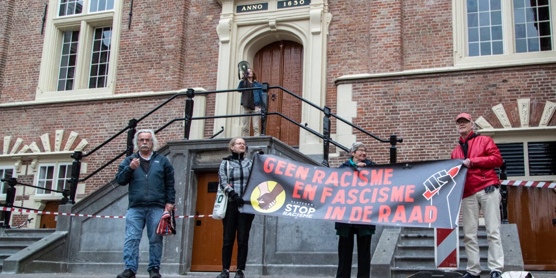 Luidruchtig protest tegen zetel FvD bij installatie Haarlemse raad