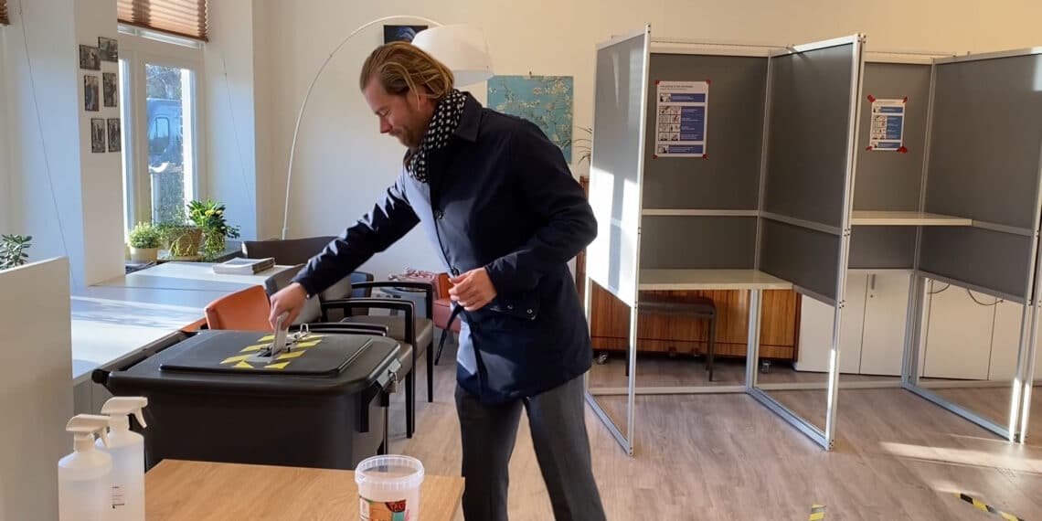 Heemstede gaat stemmen van gemeenteraadsverkiezing hertellen na twijfel over zetel Eric Geels