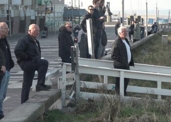 Zandvoorters leven mee met eigenaren door brand verwoeste Tam Tam: “Het is vreselijk”