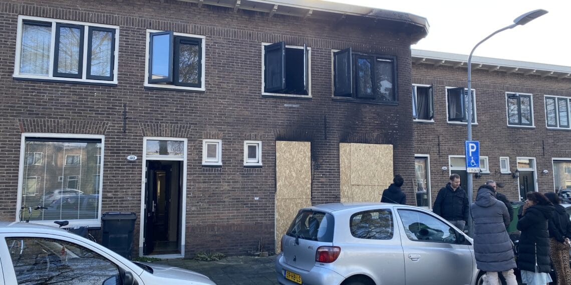 Woning uitgebrand in Haarlem-Noord, veel rookontwikkeling
