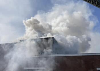 Haarlem urenlang in de rook, oorzaak brand Waarderpolder nog onbekend