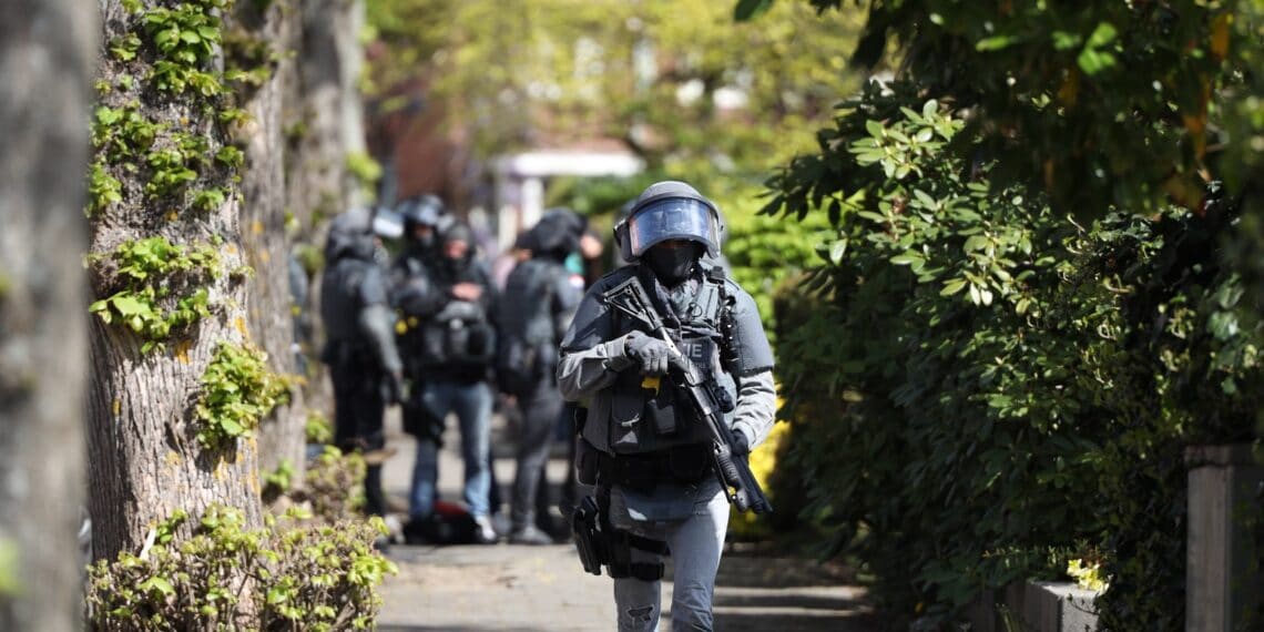 Arrestatieteam valt woning binnen in Heemstede