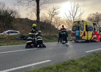 Weer ongeluk op Zeeweg, dit keer motorrijder zwaargewond na missen flauwe bocht