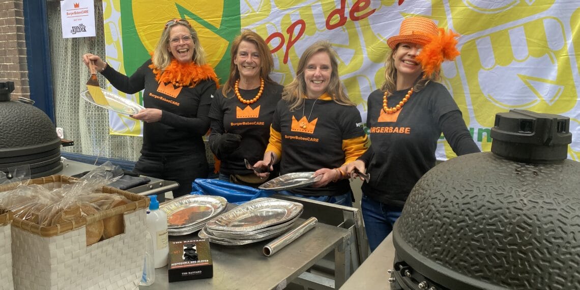 Na negen jaar en duizenden hamburgers stoppen de Burger Babes: “We gaan zelf dansen”