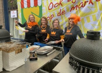 Na negen jaar en duizenden hamburgers stoppen de Burger Babes: “We gaan zelf dansen”