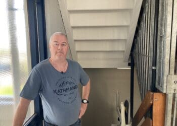 Al vijf weken met de trap naar de zesde etage vanwege kapotte liften: “Dat dit nu nog kan?!”