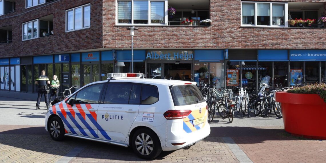 Overval supermarkt Marsmanplein, dader gevlucht