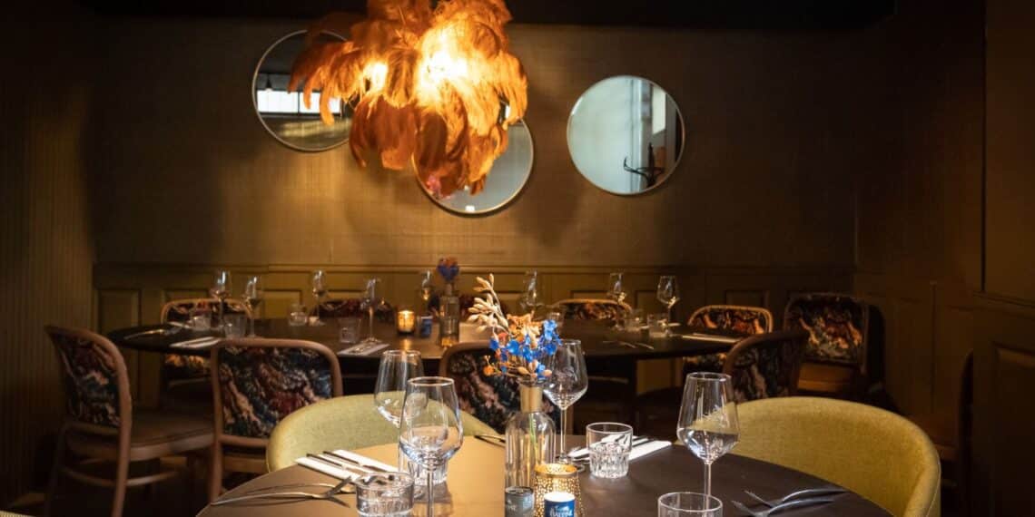 Horeca-ondernemer opent Franse bar-bistro op Houtplein: “Dit stukje Haarlem lijkt een beetje op een Parijse wijk”