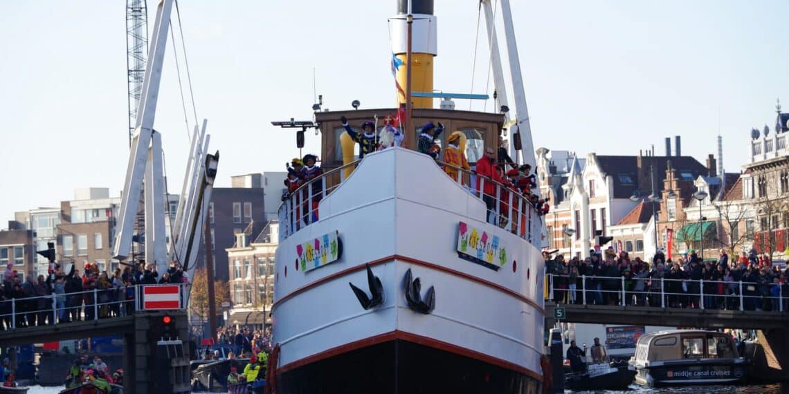 Hij komt, hij komt! Sinterklaas komt morgen aan in Haarlem
