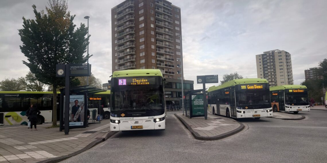 Verschraling van het ov wegens personeelstekort: “Niemand krijgt dit op de rails”