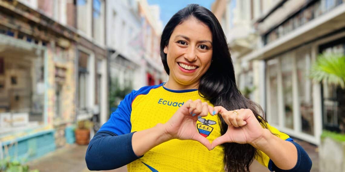 Ecuadoraanse Karina kijkt WK-wedstrijd in hol van de leeuw: ‘Juichen als Ecuador scoort’