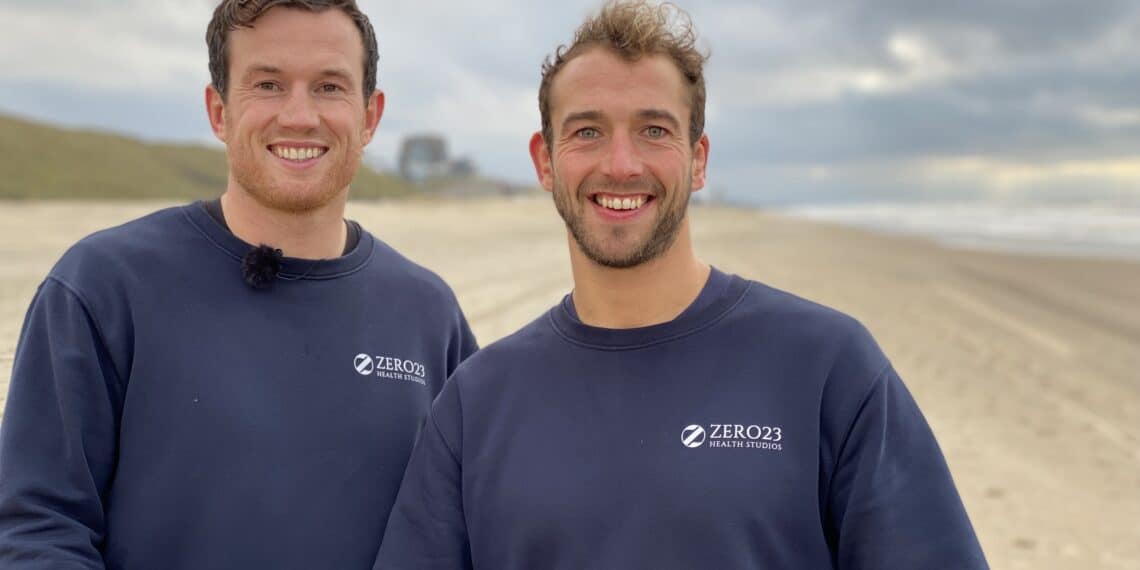 140 km rennen en fietsen over het strand voor goed doel: “Man met hamer gaat komen”