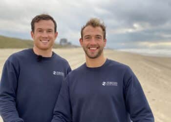 140 km rennen en fietsen over het strand voor goed doel: “Man met hamer gaat komen”