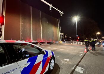 Fietser gewond na val van Prinsenbrug
