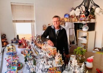 Hoge energiekosten of niet Willem bouwt wederom een winterwonderland in eigen huis