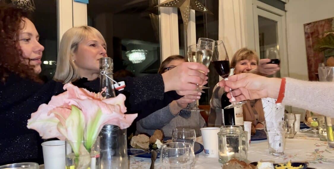 Zelf georganiseerd langetafeldiner Oekrainers groot succes: “Voor herhaling vatbaar”