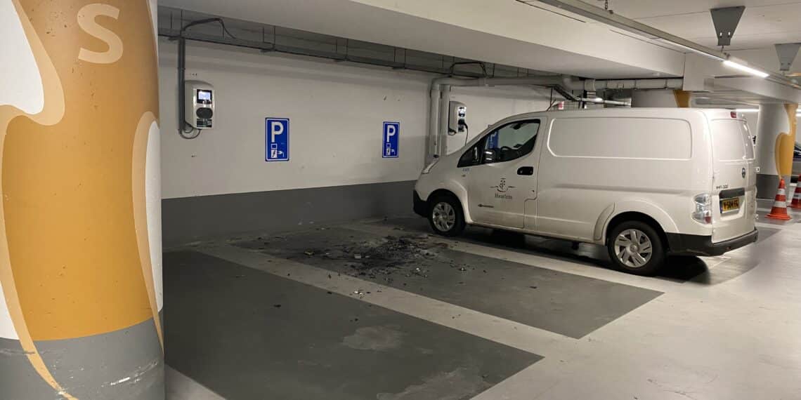 Brand parkeergarage de Raaks mogelijk aangestoken: verdachte aangehouden