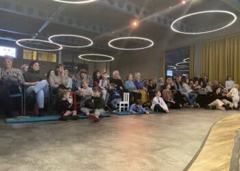 Oekraïners bedanken al zingend Haarlemmers voor hulp in orthodoxe kerstdienst