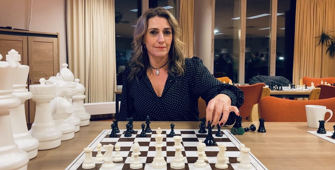 Schaaklessen voor absolute beginners razendpopulair: “Er staan zelfs mensen op de wachtlijst”