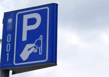 Wethouder Van Leeuwen over aanpassingen parkeerbeleid: “We moeten de auto nu echt een halt toeroepen”