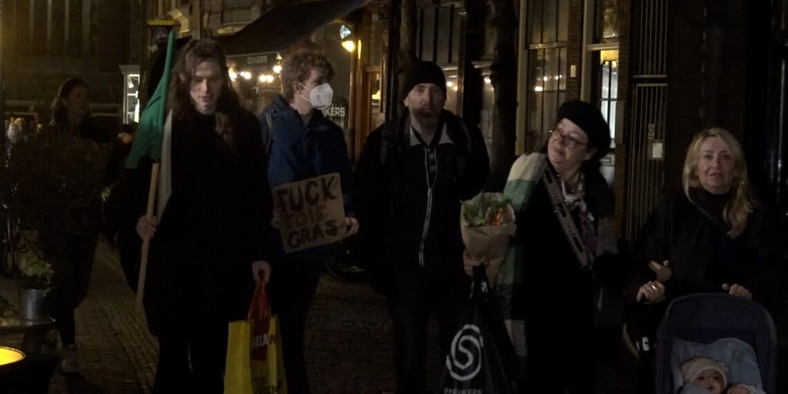 Demonstratie bij het enige Haarlemse restaurant dat nog Foie Gras verkoopt: “Als het niet van het menu gaat komen wij terug”