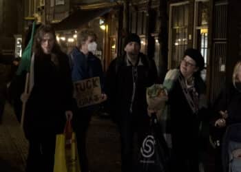 Demonstratie bij het enige Haarlemse restaurant dat nog Foie Gras verkoopt: “Als het niet van het menu gaat komen wij terug”