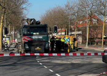 85-jarige vrouw overleden na aanrijding met vrachtwagen in Haarlem