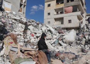 Gevolgen aardbevingen ook voelbaar in Haarlem: “Het is afwachten tot je je familie aan de lijn krijgt”