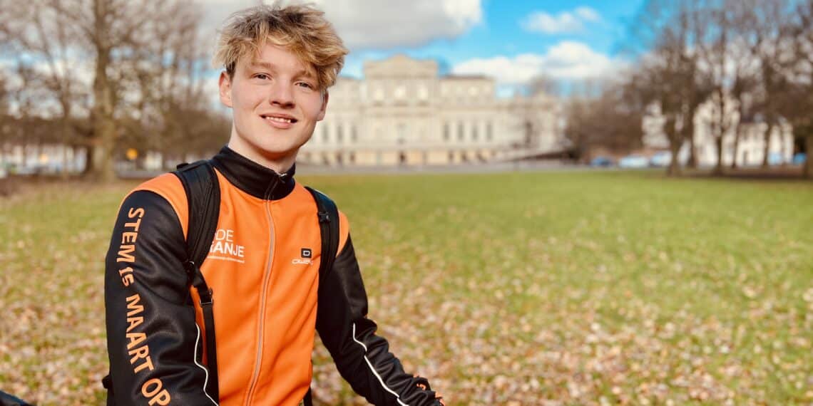 In 30 dagen fietsend 500 plekken bezoeken in provincie, politicus Mirko (21) gaat ervoor
