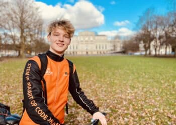 In 30 dagen fietsend 500 plekken bezoeken in provincie, politicus Mirko (21) gaat ervoor