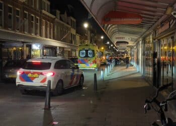 Man ernstig gewond na val in Cronjéstraat