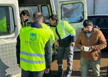 Turks-Nederlandse hulporganisatie werkt met lokaal netwerk om adequate noodhulp te bieden: “Er ligt op sommige plekken meters sneeuw!”