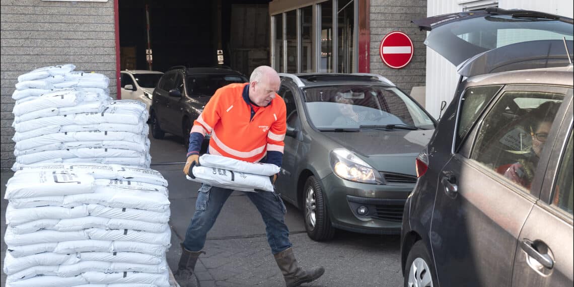 Spaarnelanden deelt dit weekend gratis compostzakken uit