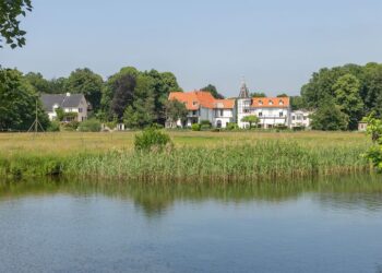 Zelfstandig Bloemendaal en Hart voor Bloemendaal doen opnieuw initiatiefvoorstel voor woningsplitsing: “Ik zeg niet dat dit geschikt is voor sociale woningbouw”