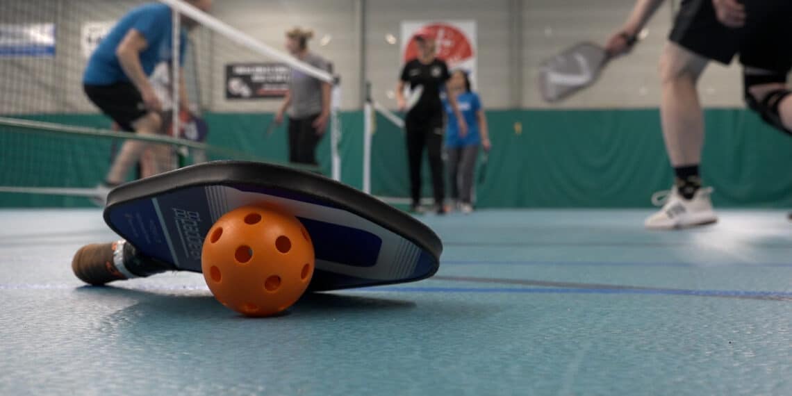 Pickleball Haarlem zoekt nieuwe leden: “Het maakt niet uit hoe oud je bent, zelfs een 85-jarige man kan winnen”
