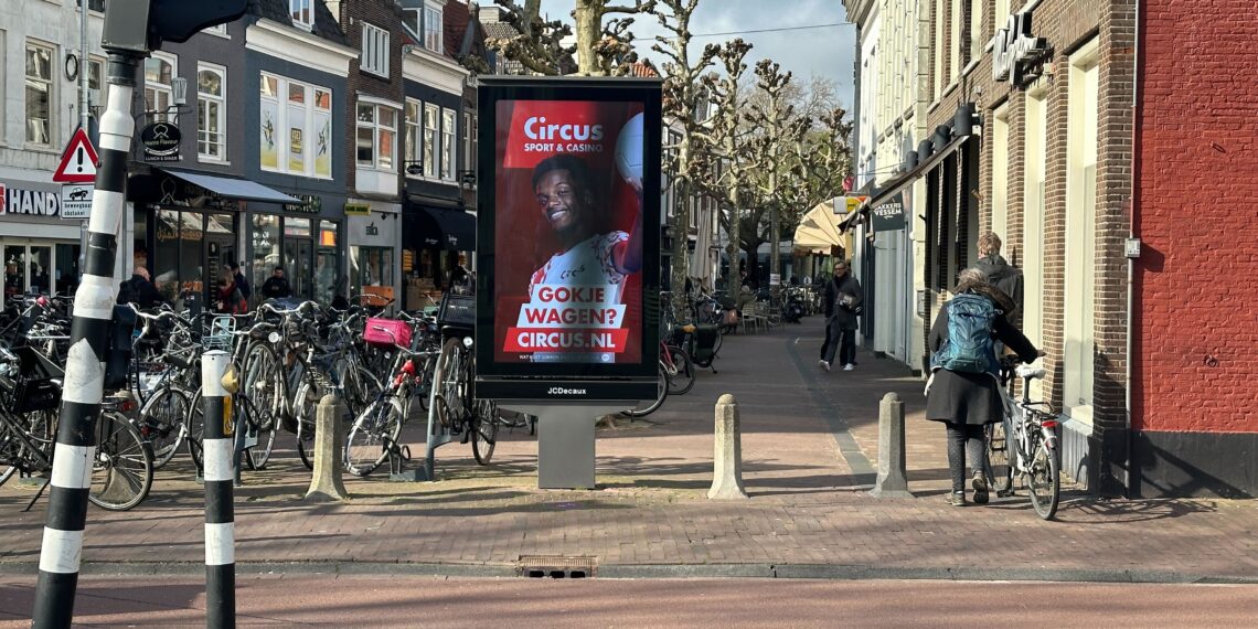 GroenLinks-raadslid wil een verbod op buitenreclame in Haarlem: “Het gaat allemaal via je onderbewustzijn”