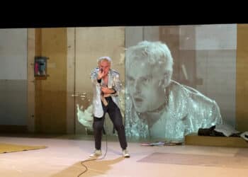 Nieuwe, rauwe versie van Hamlet met punkjas en puntketting in Haarlems theater