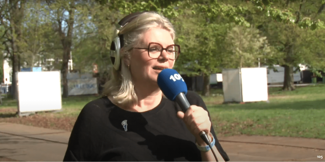 Traditionele grastest op het Vlooienveld van Bevrijdingspop