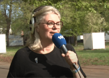 Traditionele grastest op het Vlooienveld van Bevrijdingspop