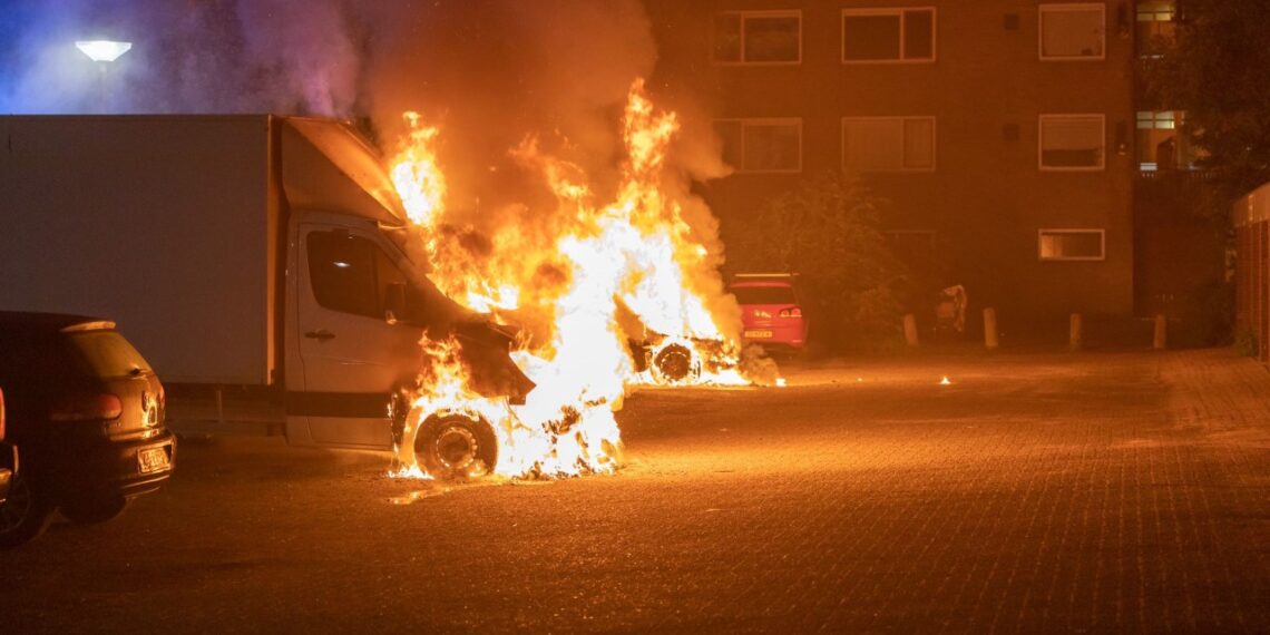 Meerdere auto’s gingen dit weekend in vlammen op, politie vermoedt brandstichting