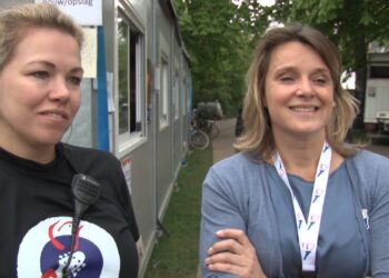 Wie moet waar heen? Ineke en Mariska van de Bevrijdingspop Crew Coördinatie vertellen