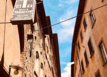 Singer-songwriter Joost Dobbe lanceert nieuw elektronisch project ‘Comojo’: “Ik vond het een grote uitdaging”