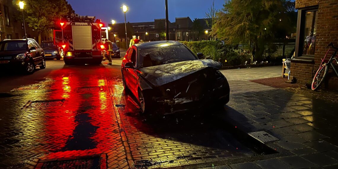 Opnieuw auto in vlammen opgegaan in Haarlem