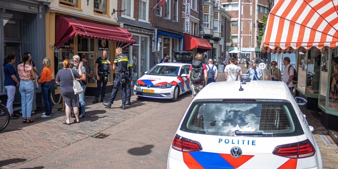 Juwelier Kleine Houtstraat overvallen, politie zoekt nog naar dader