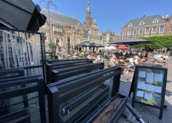 Schotten terras moeten van Jouw Haarlem op Grote Markt weg: “Heel jammer, was een dure investering”