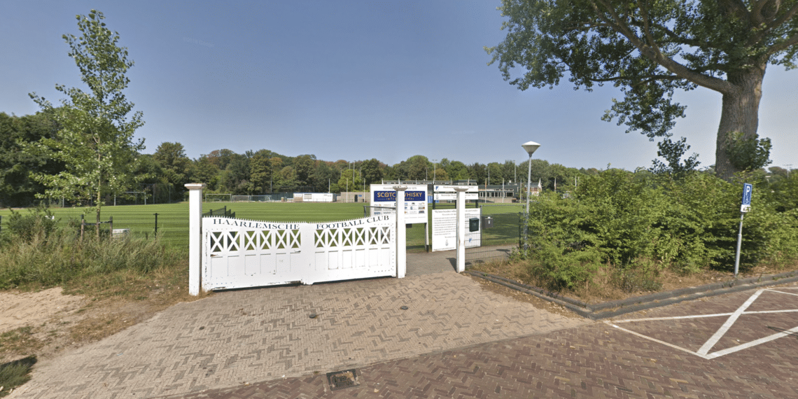 Trainer HFC vroeg jeugdleden om naaktfoto’s via Snapchat